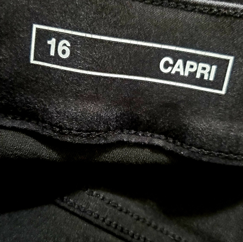 Women's Black Capris - Picture 8 of 9